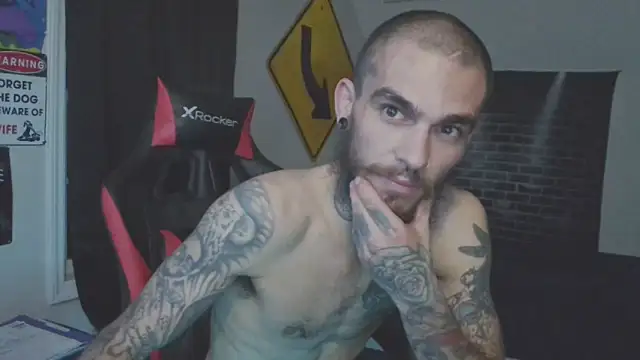 Snapshot of XMeF10 chatting on March 18, 2025, 8:39 am XMeF10 online show from March 18, 2025, 8:39 am