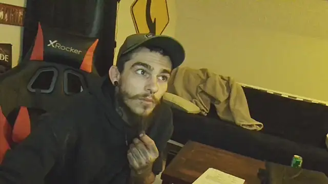 Snapshot of XMeF10 chatting on February 25, 2025, 10:42 pm XMeF10 online show from February 25, 2025, 10:42 pm