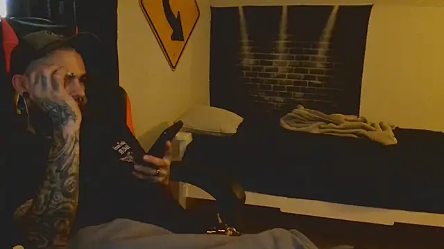 Snapshot of XMeF10 chatting on March 13, 2025, 6:12 pm XMeF10 online show from March 13, 2025, 6:12 pm