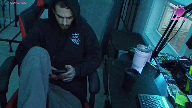 Snapshot of XMeF10 chatting on February 14, 2025, 10:58 pm XMeF10 online show from February 14, 2025, 10:58 pm