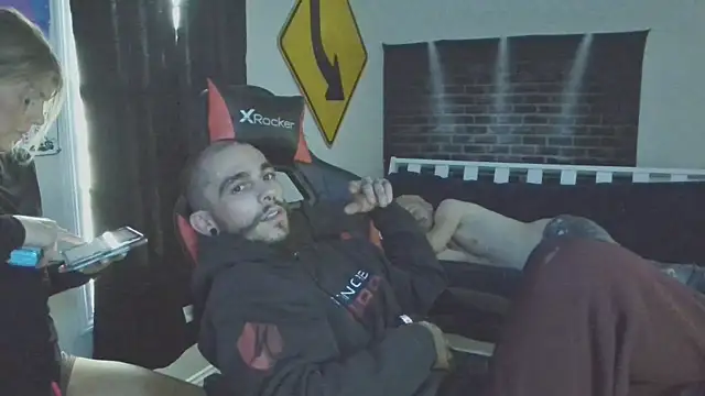 Snapshot of XMeF10 chatting on March 15, 2025, 2:12 pm XMeF10 online show from March 15, 2025, 2:12 pm