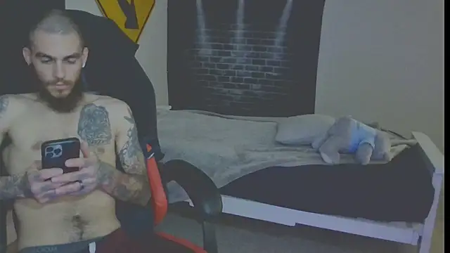 Snapshot of XMeF10 chatting on March 17, 2025, 1:46 am XMeF10 online show from March 17, 2025, 1:46 am