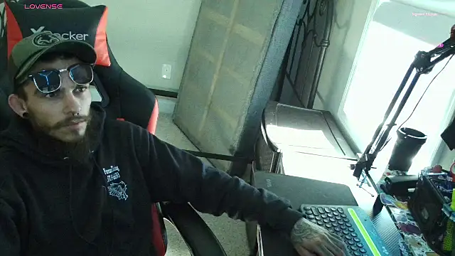 Snapshot of XMeF10 chatting on February 14, 2025, 5:57 pm XMeF10 online show from February 14, 2025, 5:57 pm