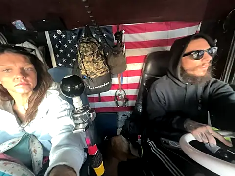 Snapshot of XMeF10 chatting on October 22, 2025, 12:04 pm XMeF10 online show from October 22, 2025, 12:04 pm