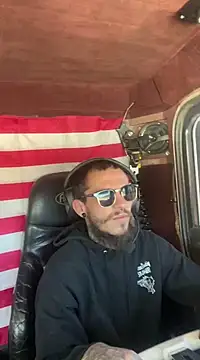 Snapshot of XMeF10 chatting on February 18, 2025, 6:47 pm XMeF10 online show from February 18, 2025, 6:47 pm