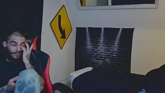 Snapshot of XMeF10 chatting on March 19, 2025, 3:30 am XMeF10 online show from March 19, 2025, 3:30 am