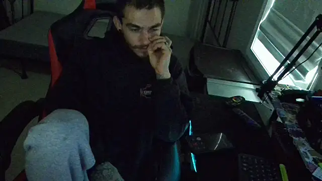 Snapshot of XMeF10 chatting on February 15, 2025, 3:06 pm XMeF10 online show from February 15, 2025, 3:06 pm