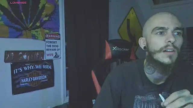 Snapshot of XMeF10 chatting on March 7, 2025, 12:04 am XMeF10 online show from March 7, 2025, 12:04 am