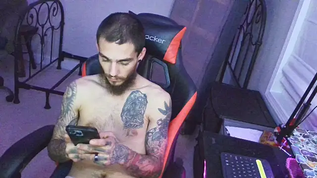 Snapshot of XMeF10 chatting on February 14, 2025, 1:34 am XMeF10 online show from February 14, 2025, 1:34 am