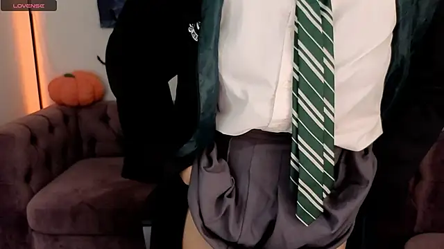 Ruyjin Choi online show from October 28, 2025, 11:20 am