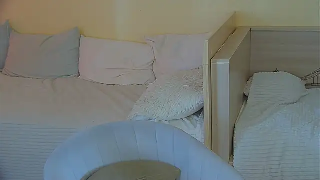 BritneyCruze online show from April 2, 2026, 10:00 am