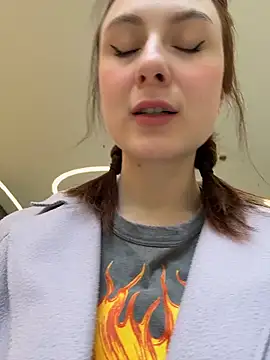 Dina Tease online show from April 6, 2026, 11:22 am