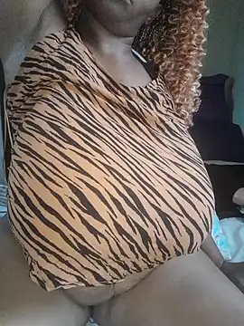 Snapshot of KweenDiary28 chatting on December 20, 2024, 9:43 am KweenDiary28 online show from December 20, 2024, 9:43 am