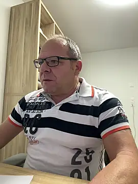 coupleLatinaLovers online show from October 16, 2025, 5:16 am