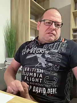 coupleLatinaLovers online show from February 21, 2025, 5:46 am