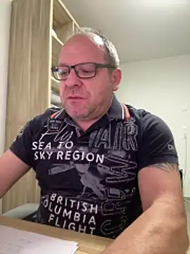 coupleLatinaLovers online show from November 26, 2025, 6:24 am