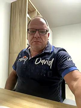 coupleLatinaLovers online show from October 17, 2025, 5:33 am