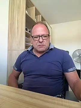 coupleLatinaLovers online show from July 13, 2026, 7:40 am