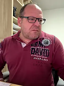 coupleLatinaLovers online show from October 15, 2025, 4:55 am