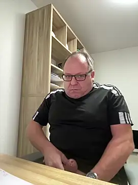 coupleLatinaLovers online show from February 4, 2026, 6:08 am