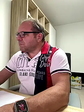 coupleLatinaLovers online show from September 26, 2025, 5:25 am