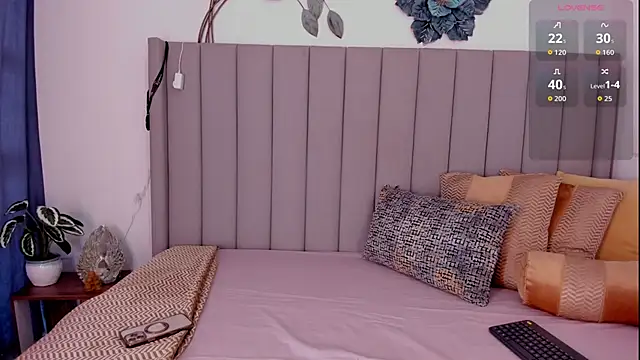 Saray M  online show from October 17, 2025, 5:15 pm