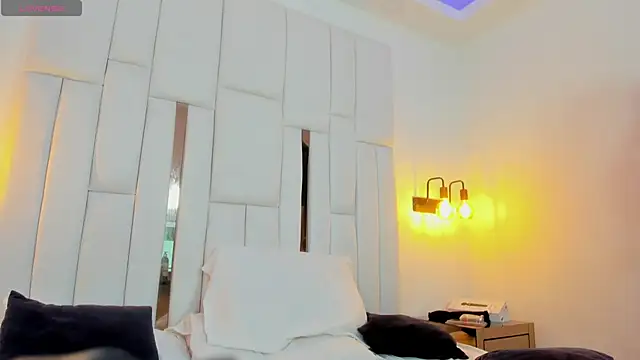 chloe zulay online show from November 29, 2025, 5:07 am