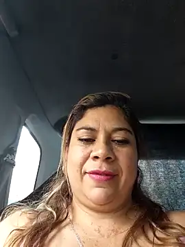 Snapshot of Laura-Hernandez chatting on February 2, 2026, 7:35 pm Laura-Hernandez online show from February 2, 2026, 7:35 pm