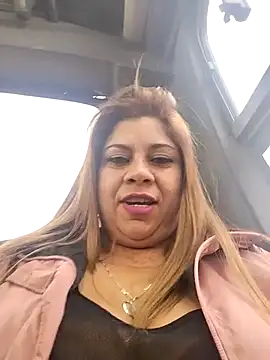 Snapshot of Laura-Hernandez chatting on March 5, 2025, 10:43 pm Laura-Hernandez online show from March 5, 2025, 10:43 pm