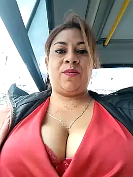 Snapshot of Laura-Hernandez chatting on March 21, 2025, 3:57 pm Laura-Hernandez online show from March 21, 2025, 3:57 pm