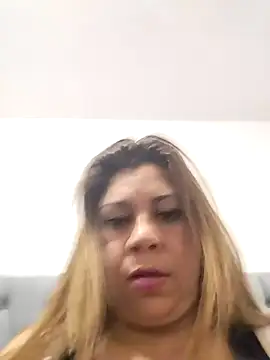 Snapshot of Laura-Hernandez chatting on February 7, 2025, 8:20 pm Laura-Hernandez online show from February 7, 2025, 8:20 pm