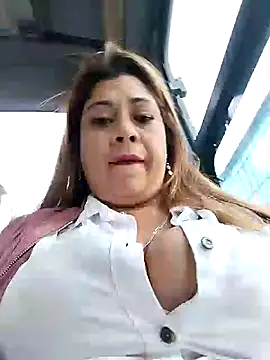 Snapshot of Laura-Hernandez chatting on February 6, 2025, 9:49 pm Laura-Hernandez online show from February 6, 2025, 9:49 pm
