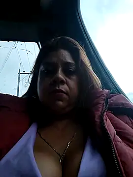 Snapshot of Laura-Hernandez chatting on February 17, 2025, 10:16 pm Laura-Hernandez online show from February 17, 2025, 10:16 pm