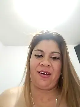 Snapshot of Laura-Hernandez chatting on February 11, 2025, 5:40 pm Laura-Hernandez online show from February 11, 2025, 5:40 pm