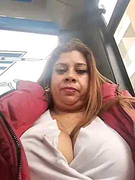 Snapshot of Laura-Hernandez chatting on February 18, 2025, 10:47 pm Laura-Hernandez online show from February 18, 2025, 10:47 pm