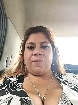Snapshot of Laura-Hernandez chatting on January 29, 2025, 7:00 pm Laura-Hernandez online show from January 29, 2025, 7:00 pm