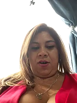 Snapshot of Laura-Hernandez chatting on February 12, 2026, 9:03 pm Laura-Hernandez online show from February 12, 2026, 9:03 pm