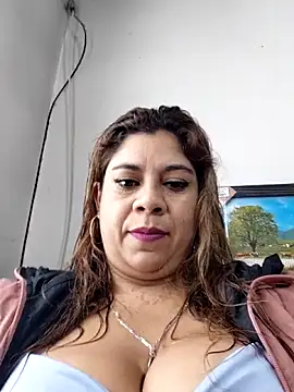 Laura-Hernandez online show from November 24, 2025, 3:12 pm