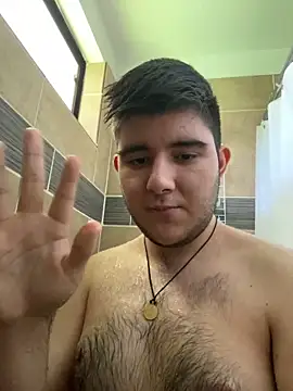 Snapshot of Yann_18 chatting on October 26, 2025, 9:04 pm Yann 18 online show from October 26, 2025, 9:04 pm