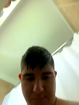 Snapshot of Yann_18 chatting on October 27, 2025, 5:03 pm Yann 18 online show from October 27, 2025, 5:03 pm