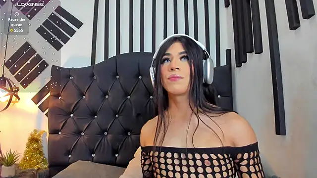 Kenia Fox online show from January 8, 2025, 3:29 am