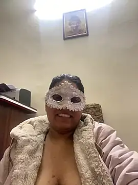 kamayanisingh24 online show from February 17, 2025, 7:44 pm