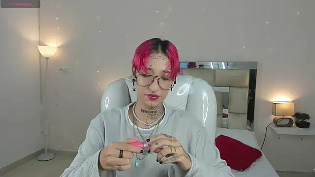 ravengreen  online show from February 9, 2025, 12:49 am