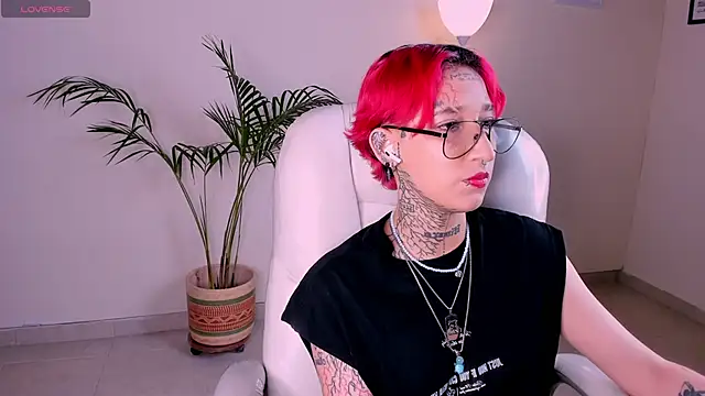 ravengreen  online show from February 6, 2025, 2:22 am