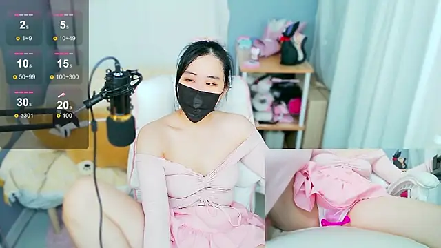 Snapshot of lovely_green chatting on December 2, 2024, 4:37 pm lovely green online show from December 2, 2024, 4:37 pm