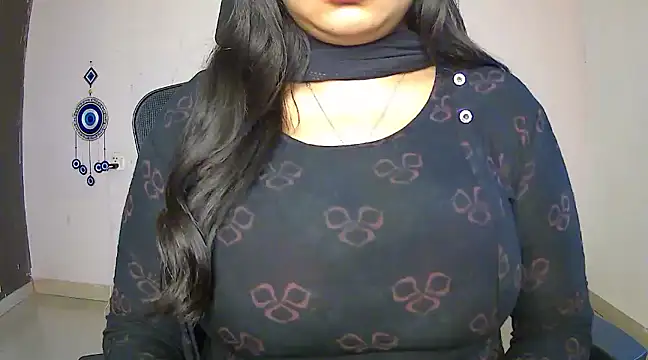 Snapshot of Swetaa_ chatting on March 8, 2025, 12:52 pm Swetaa online show from March 8, 2025, 12:52 pm