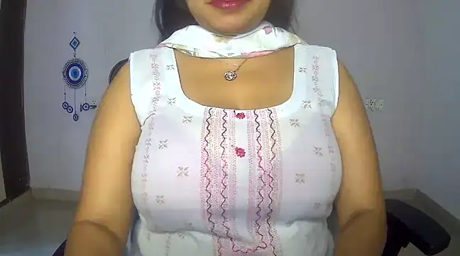 Snapshot of Swetaa_ chatting on March 1, 2025, 8:45 am Swetaa online show from March 1, 2025, 8:45 am