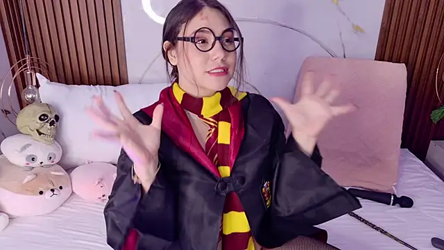 pamelajons  online show from October 24, 2025, 1:43 pm