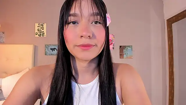Snapshot of Maia_W10 chatting on April 21, 2026, 12:01 pm Maia W10 online show from April 21, 2026, 12:01 pm