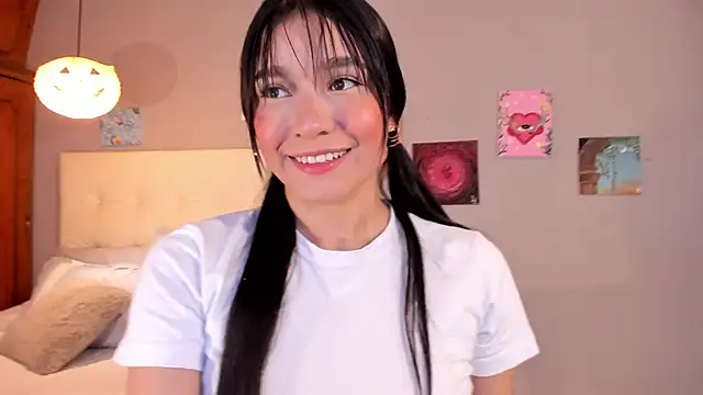 Snapshot of Maia_W10 chatting on April 28, 2026, 12:09 pm Maia W10 online show from April 28, 2026, 12:09 pm
